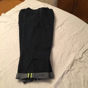 Cropped jeans, green trim